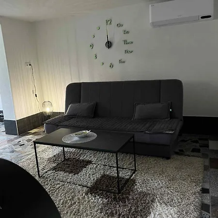 Apartman Azra *